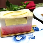 エスプリ - ラズベリーとライムのムース（574円）