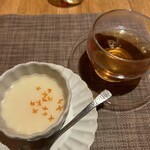 fu-fu shisen - ▪️豆乳杏仁豆腐、キンモクセイシロップ
      ほうじ茶