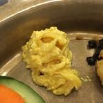 インド料理 パリワル - ダルバートの中でクリーミーな味わいのおかずが入っているのが新鮮！