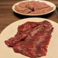 焼肉うしごろ 新宿三丁目店 - タンとハラミ