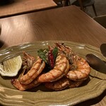 BATIDA - ガーリックシュリンプ(税サ込1800円)→沖縄の養殖車海老。サイズが大きいですがジューシーで頭から尻尾まで食べ切りました