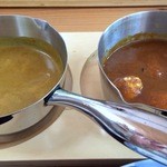 もみの木食堂 - チキンカレー（R）＆シーフードココナッツカレー（L）