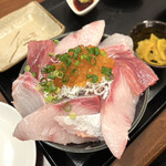 武蔵ノ麦穂 - 極上爆盛りはみ出る海鮮丼　byまみこまみこ