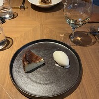 Bistro NOHGA  - バスク風チーズケーキとジャージー牛乳のソルベ　オレンジワインと一緒に美味しかった