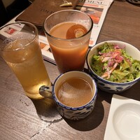 福岡焼肉kintan - ランチに含まれてるスープ、サラダ(おかわり自由)