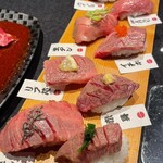 飛牛焼肉こうりん - 肉寿司どれにしようかなって分け分けします(  '-' )