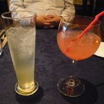 SALONE 2007 - レモンチェロのソーダ割り（ロング）と、ピンクグレープフルーツベースのノンアルコールカクテル（2014.5）