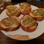 バー・タイム - ガーリックトースト