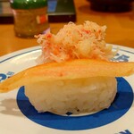 無添くら寿司 - カニ２種盛り (税込)345円 ※正面から (2024.11.09)