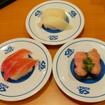 無添くら寿司 - ふり塩熟成まぐろ (税込)115円 / 真いか (税込)115円  / ねぎまぐろ (税込)115円 (2024.11.09)