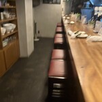 酒と麺 タイノタイ - カウンター奥の席に着席