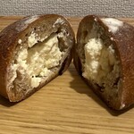 チクテベーカリー - くろチェリーチーズ（カット）