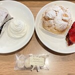 ペール・ド・ノエル - ガトーショコラ、シュークリーム、いちごタルト、クッキー