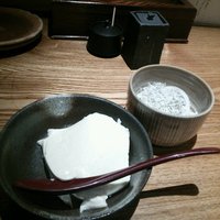 魚匠 銀平 道頓堀店 - （付きだし）お豆腐とかまあげしらす