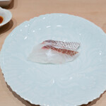 すし 良月 - 明石鯛、１日前半生き締めした