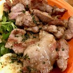 QWAN - がっつり肉って人ならこれ豚ガーリックソテー