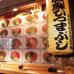 店内の壁のメニュー写真