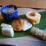 天毬 - 八寸。鰆の焼き物や桜海老の出汁巻き玉子でした