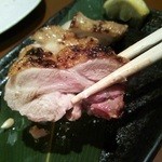 Matoi - 津軽鶏のもも肉焼きアップ。