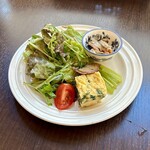 バルバルキッチンアメリ - ランチサラダ
      今日のサラダは冷奴の代わりに付いていた牛蒡がたいへん美味しかった。