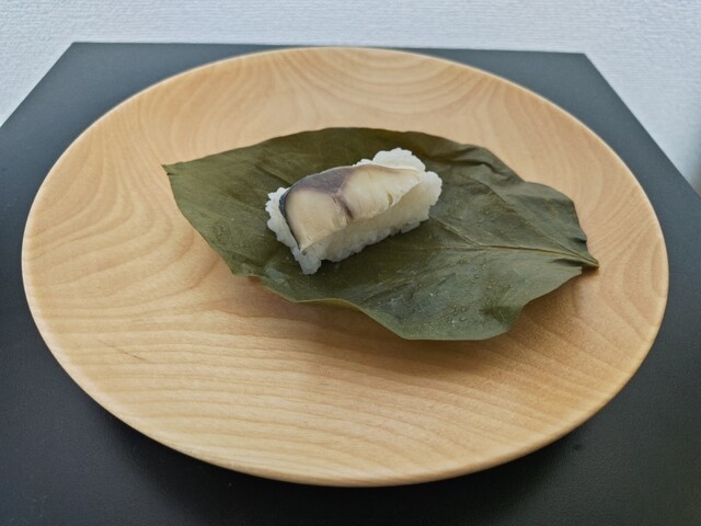 80 81大皿　タナカ様 花札柄のお皿 4寸 藤に杜鵑（ほととぎす） | 御細工所 produced