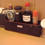 釜揚げうどん岡じま - 卓上の様子