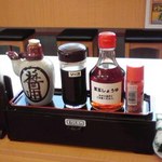 釜揚げうどん岡じま - 卓上の様子