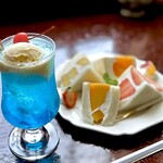 珈琲閣 - 『フルーツサンド』と『クリームソーダ』