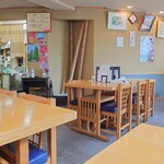 やぶ善 - 玄関入ってすぐ目の前のテーブル。