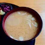 やぶ善 - たっぷり提供してくれる、熱々の絶品お味噌汁。