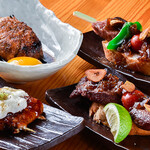 酒 炭焼 きよ - 当店名物の厚切り牛タン、佐賀牛ロース、うなトロ串です。