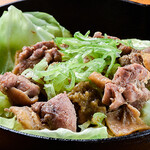 酒 炭焼 きよ - 国産の2種類の親鳥を使用。親鳥ガーリック炭焼