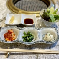 肉の匠 将泰庵  船橋本店 - 前菜3種／サラダ