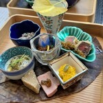 肉和食 月火水木金土日 - 肉八寸。右上の鹿肉カツ、柔らかくて美味しい