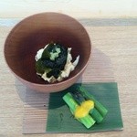 茶洒 金田中 - 生湯葉　ワカメ　ワサビ　グリーンアスパラ　黄身ソース