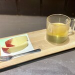 薬膳食堂 伝伝 - デザート  会津のりんごとよもぎ茶。