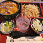 巌門 - カレー丼蕎麦セット850円