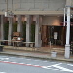 トンカツ・トンしゃぶ ケンボロー - 通りの向こうから①2014.4