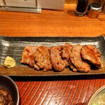 伊達の牛たん本舗 KITTE グランシェ店 - 極上芯たんのアップ