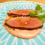 enisi - ハンガリー産鴨ロースの炭火焼き