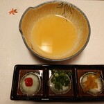 北新地しゃぶしゃぶすき焼き きらく - リンゴ酢、ゆずの自家製ポン酢と薬味