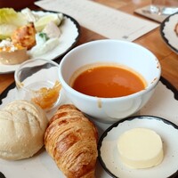 ザ タヴァン グリル＆ラウンジ - 