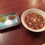 てんぷら 高七 - 塩三種(岩塩・抹茶・カレー)と天つゆ