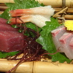 矢まと - 刺身三種盛り：918円 (2014/4)