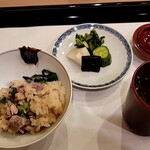 馬車道 大かわ - 茶碗にはお味噌を添えて