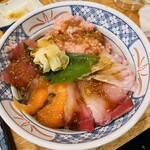 磯丸水産 - 磯丸5色丼　わさび醤油をかけたところ