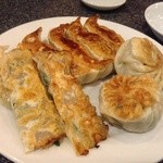 天鴻餃子房 - 焼き餃子全部盛り