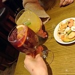 魚貝バル 参番 - サングリアで乾杯