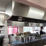 蒙古タンメン中本 - 厨房の様子