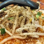 蒙古タンメン中本 - モヤシにたっぷりと山椒